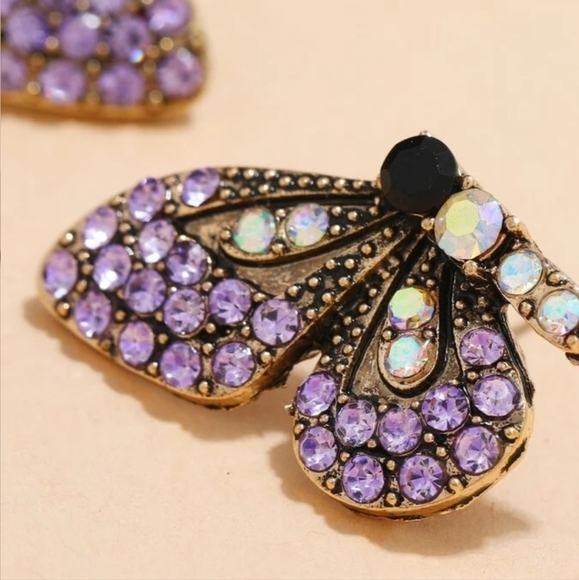 🦋🦋NEW🦋🦋Gorgeous Butterfly Earrings in Purple - Picture 3 of 7